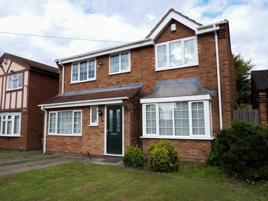 Cosy Four Bed Property With En-Suite Near To Nec Birmingham Airport And The City المظهر الخارجي الصورة