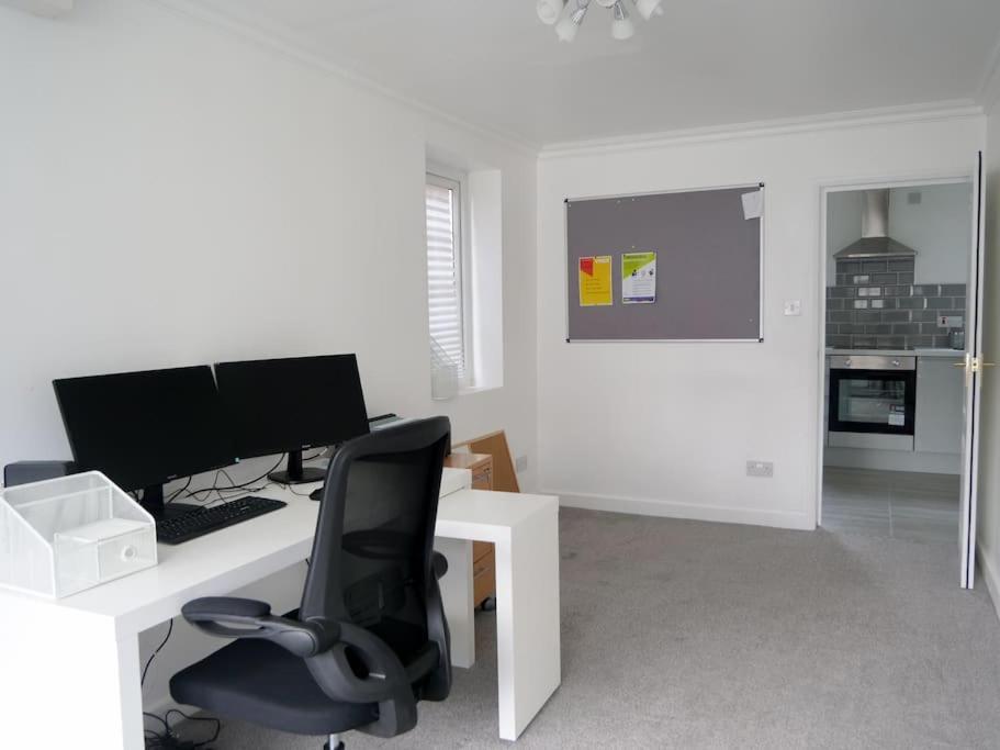 Cosy Four Bed Property With En-Suite Near To Nec Birmingham Airport And The City المظهر الخارجي الصورة