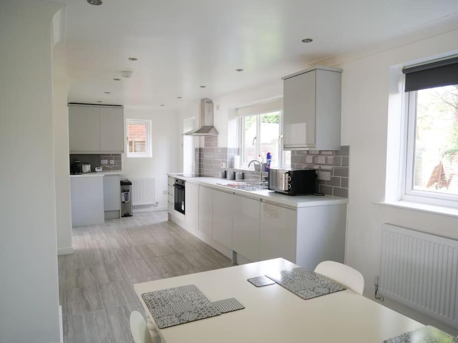 Cosy Four Bed Property With En-Suite Near To Nec Birmingham Airport And The City المظهر الخارجي الصورة